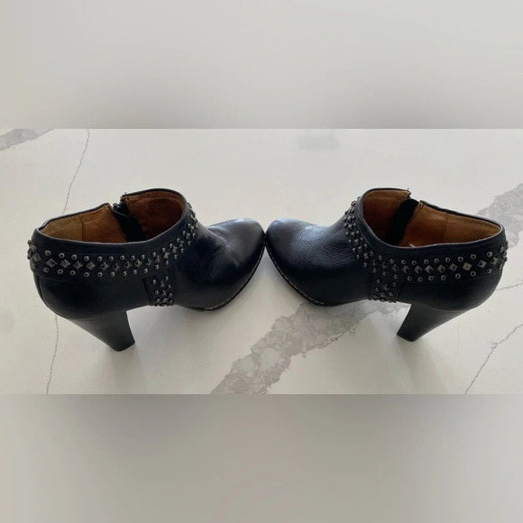 Sofft Women’s Shalene Black Leather Metallic Studded Ankle Booties Size 6.5 EUC - Picture 3 of 10